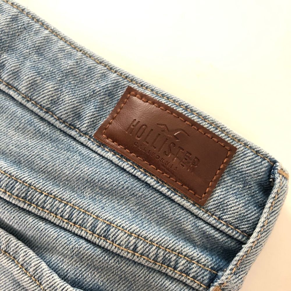 Hollister Low Rise Short Short Floral Embroidered cuff 0/24w - Picture 9 of 11